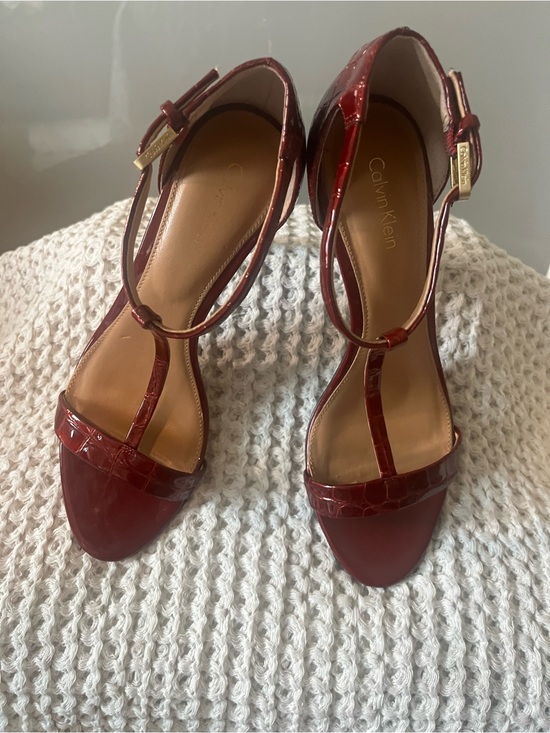 Calvin Klein Shoes - Calvin Klein Burgundy Patent T-Strap Heels 402